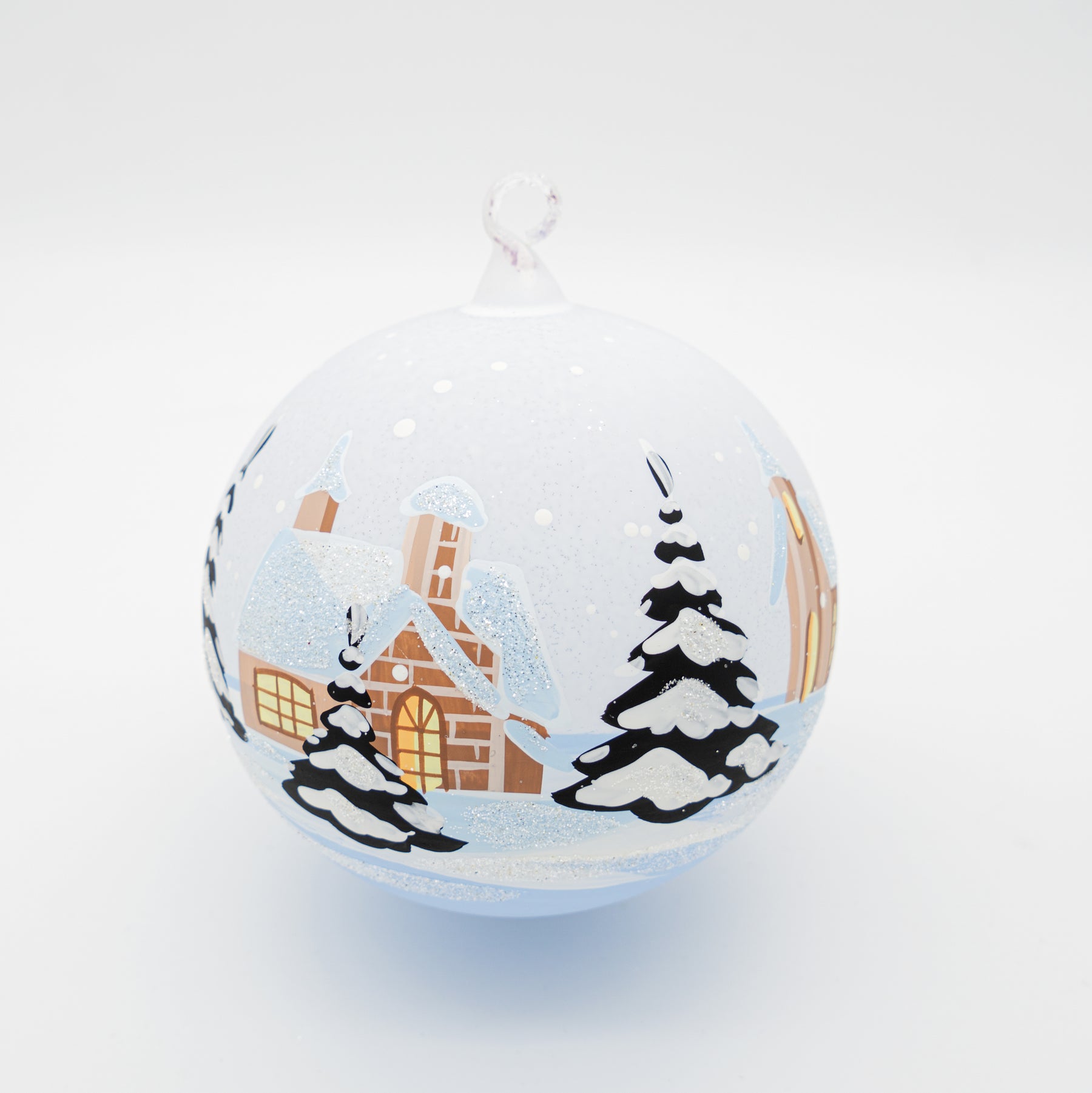 Weihnachtskugel mit zwei verschiedenen Kirchen