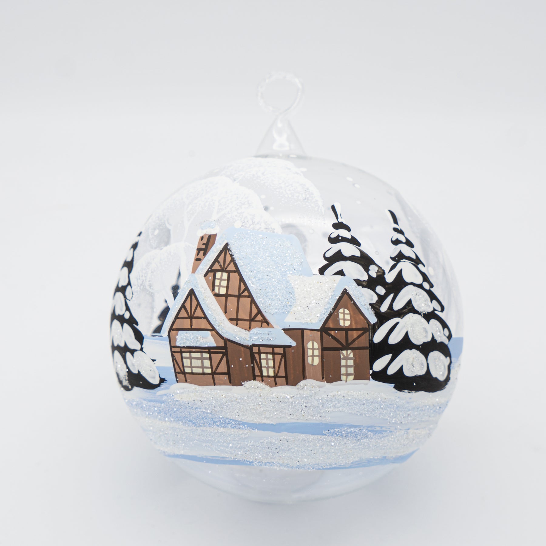 Weihnachtskugel mit Fachwerkhaus