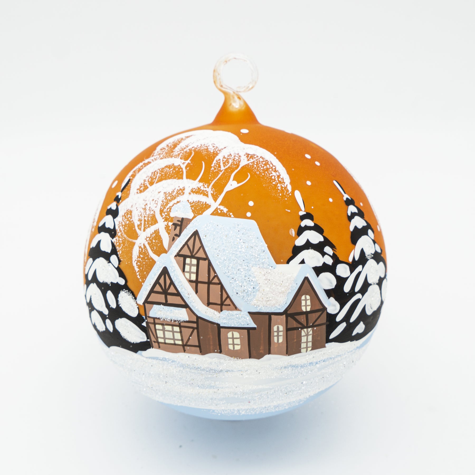 Weihnachtskugel mit Fachwerkhaus