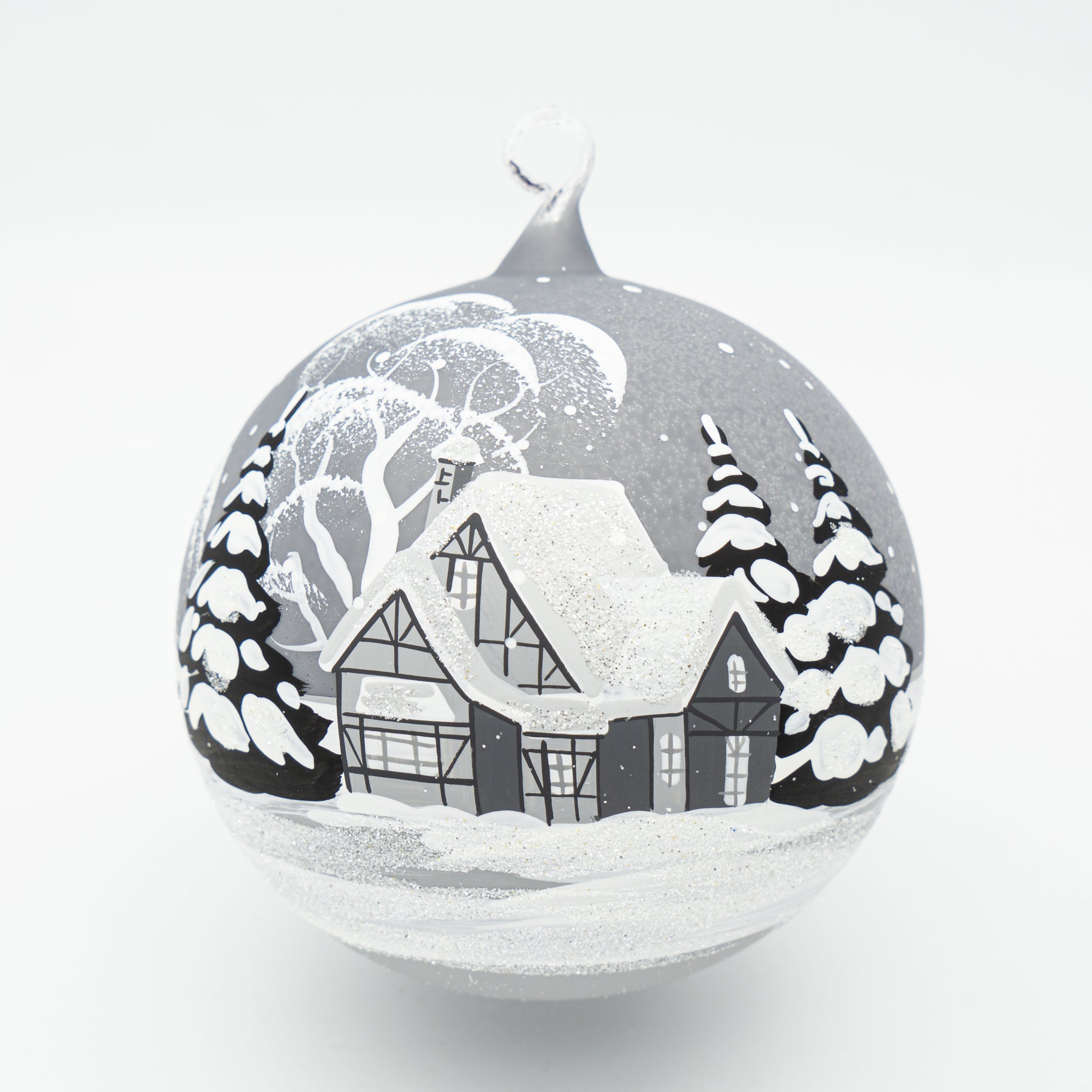 Weihnachtskugel mit Fachwerkhaus