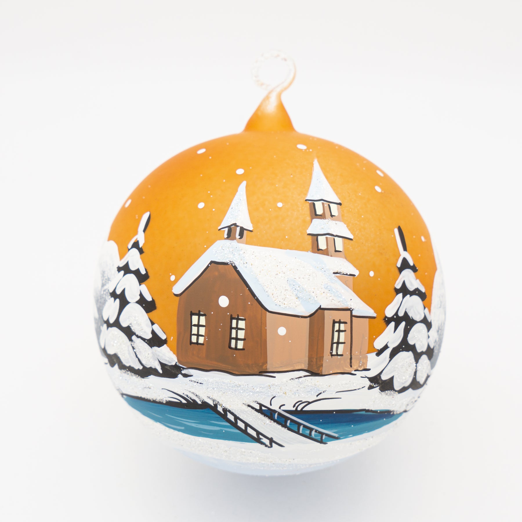 Weihnachtskugel mit Dorfkirche