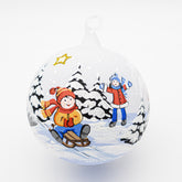 Weihnachtskugel Kinder und Schlitten weiß