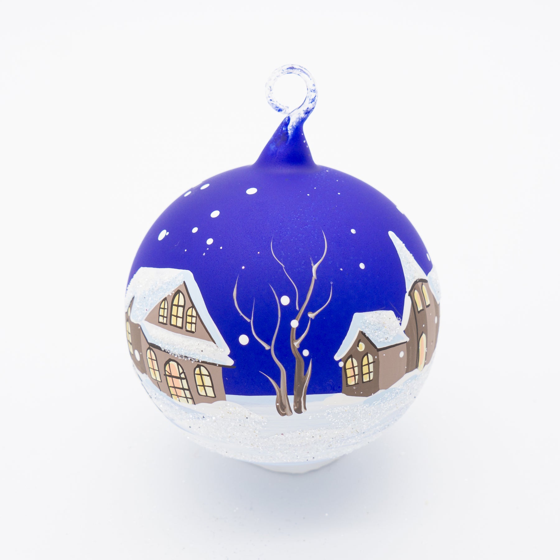 Weihnachtskugel winterliche Dorflandschaft
