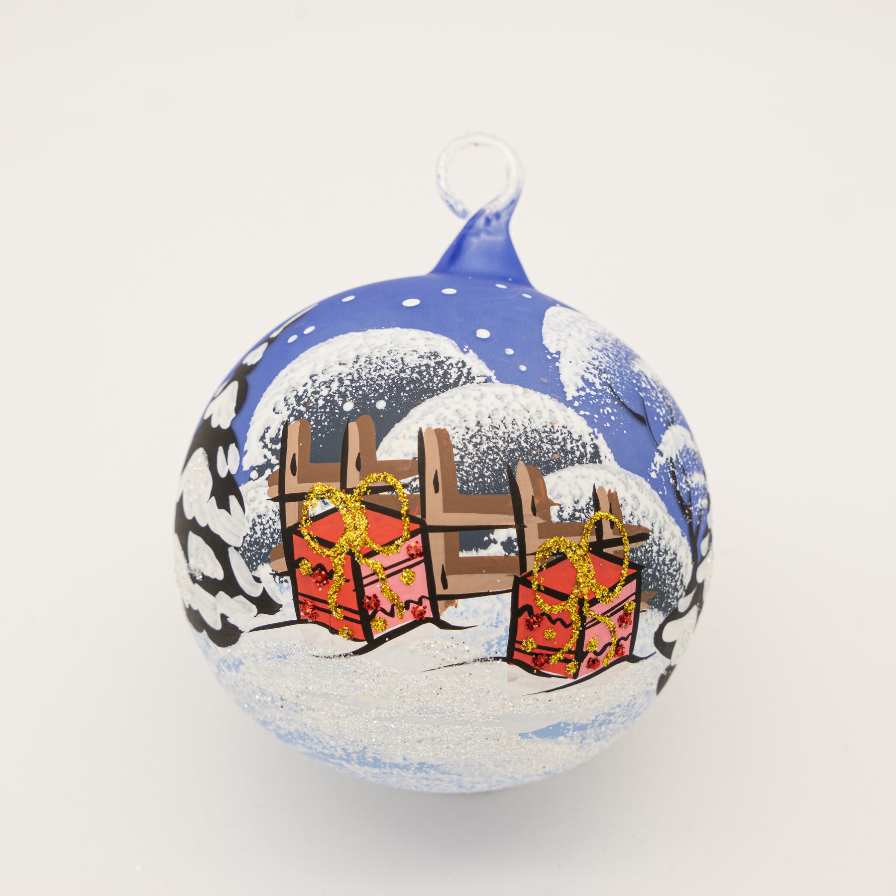 Weihnachtskugel Pinguin und Winterlandschaft