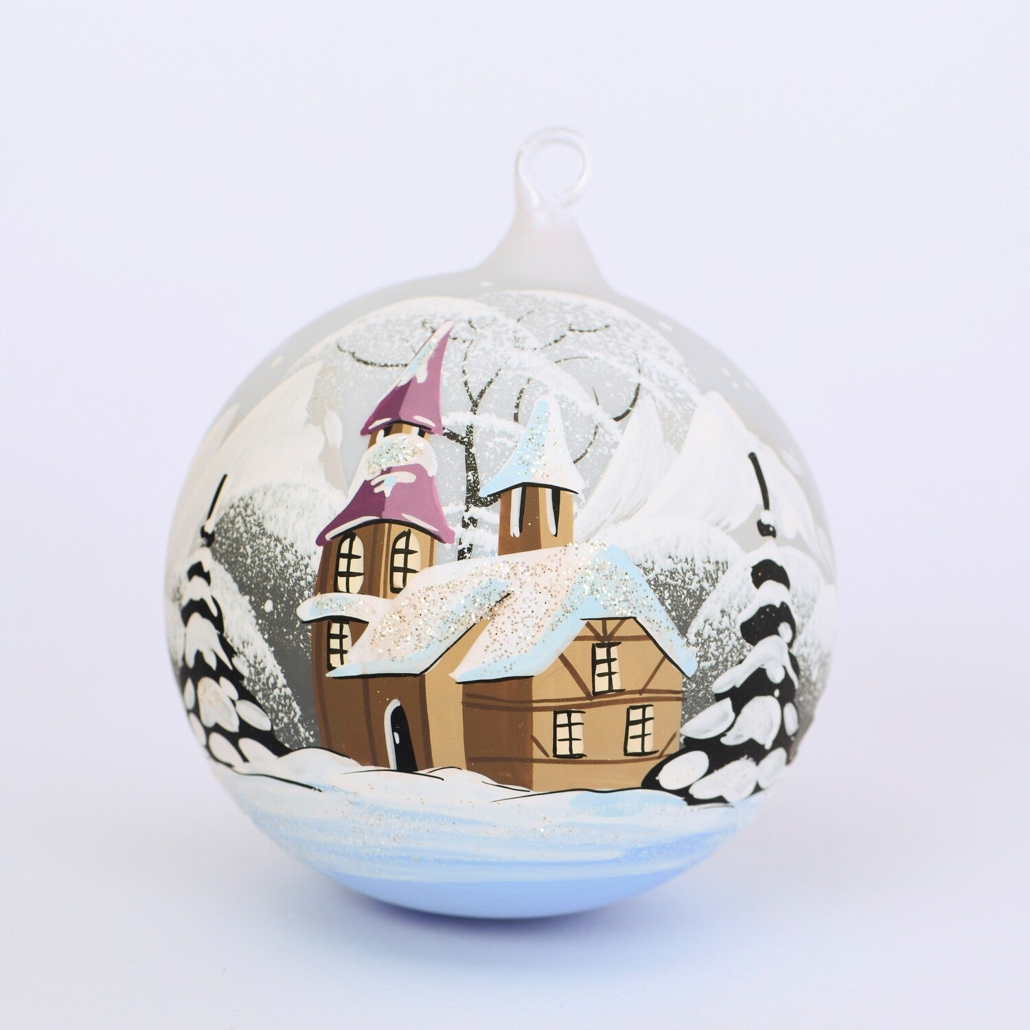 Weihnachtskugel Kirche und Winterlandschaft