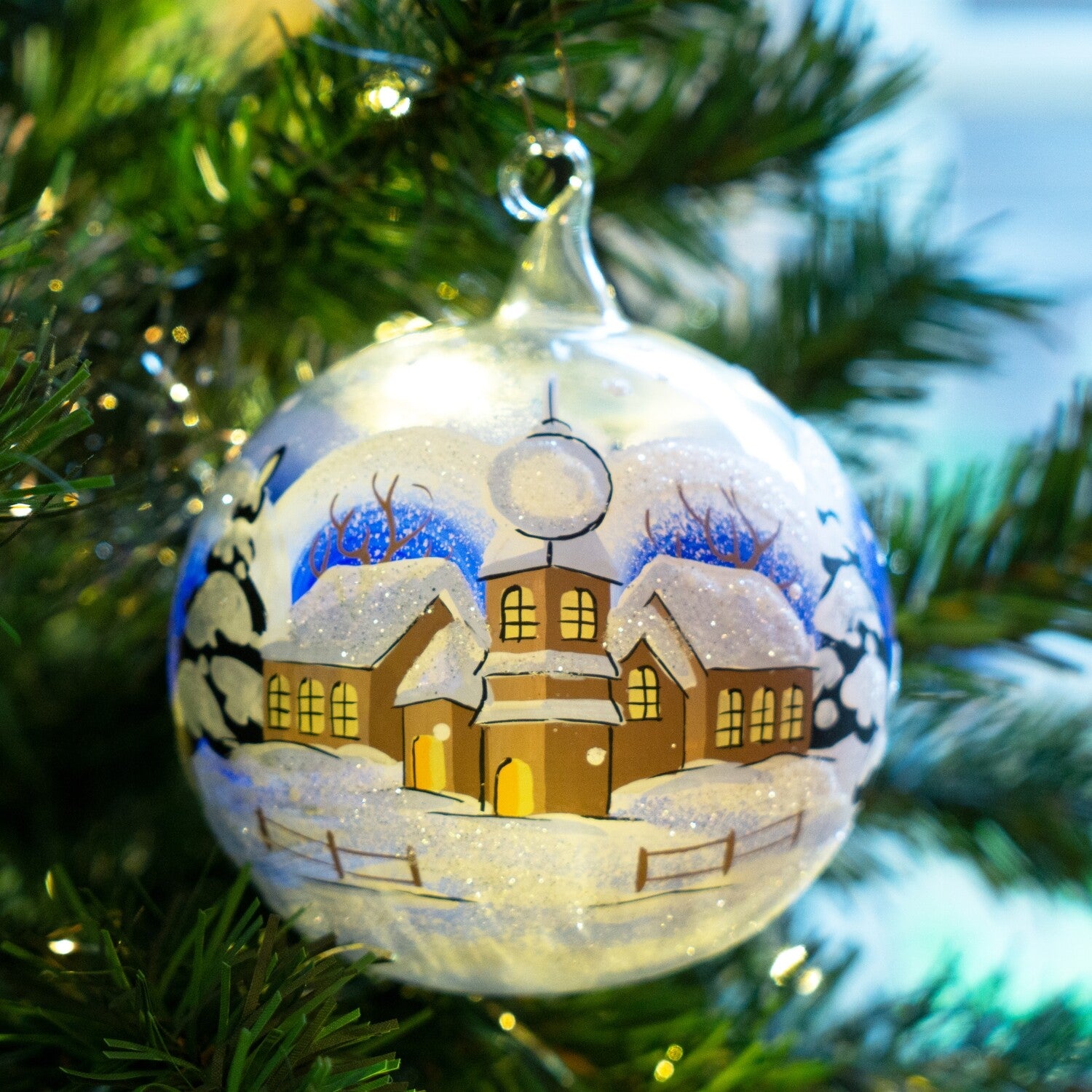 Weihnachtskugel Winterlandschaft und Zwiebelkirche
