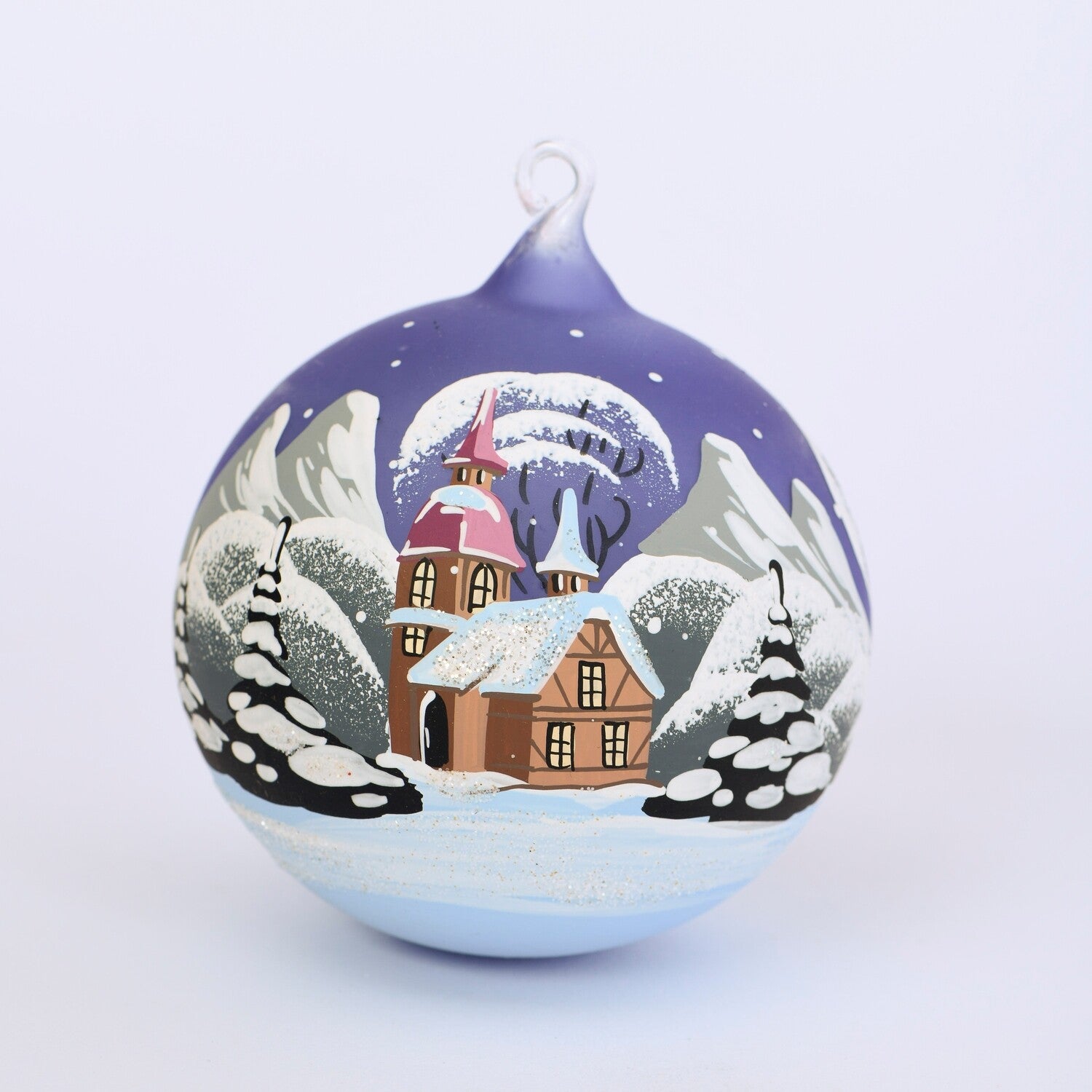 Weihnachtskugel Kirche und Winterlandschaft