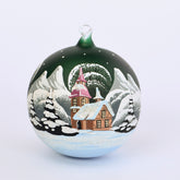 Weihnachtskugel Kirche und Winterlandschaft