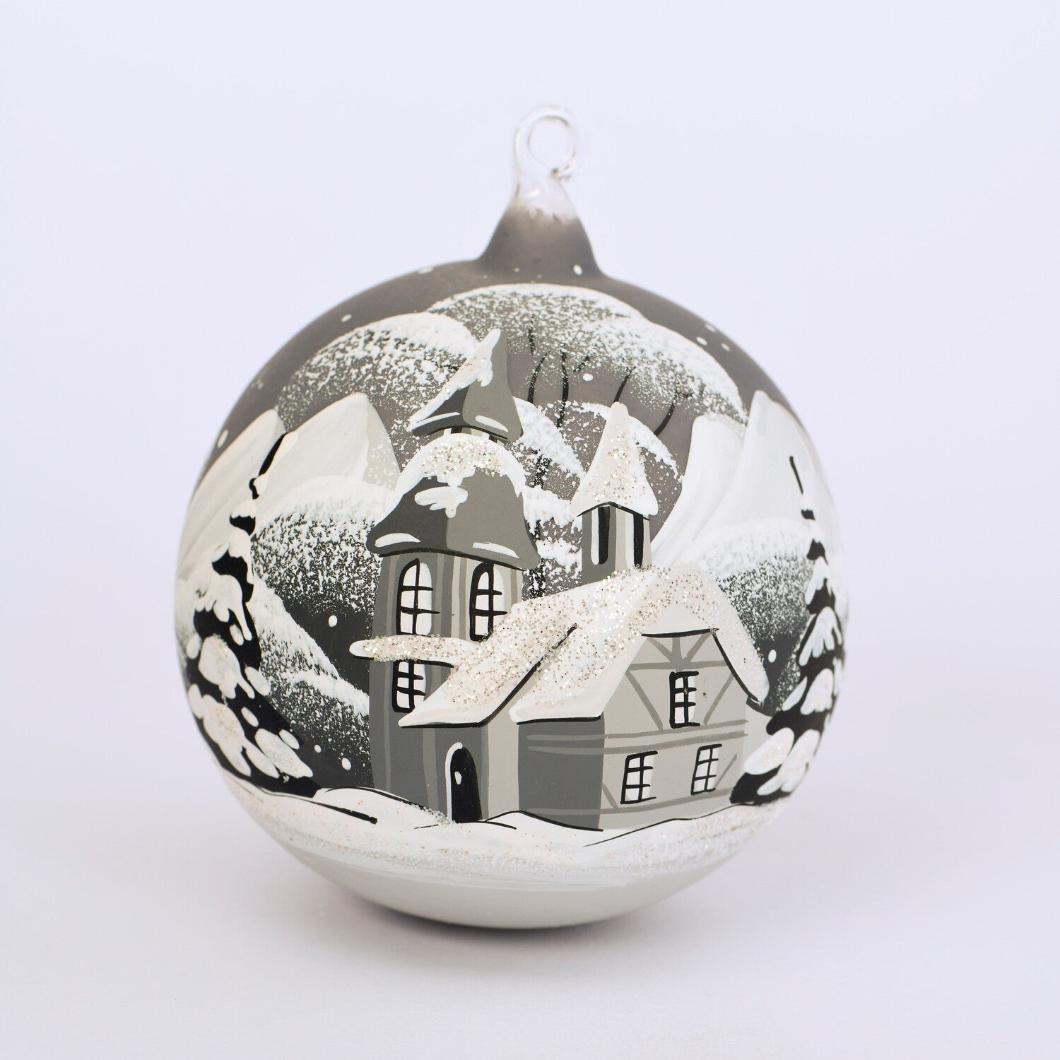 Weihnachtskugel Kirche und Winterlandschaft