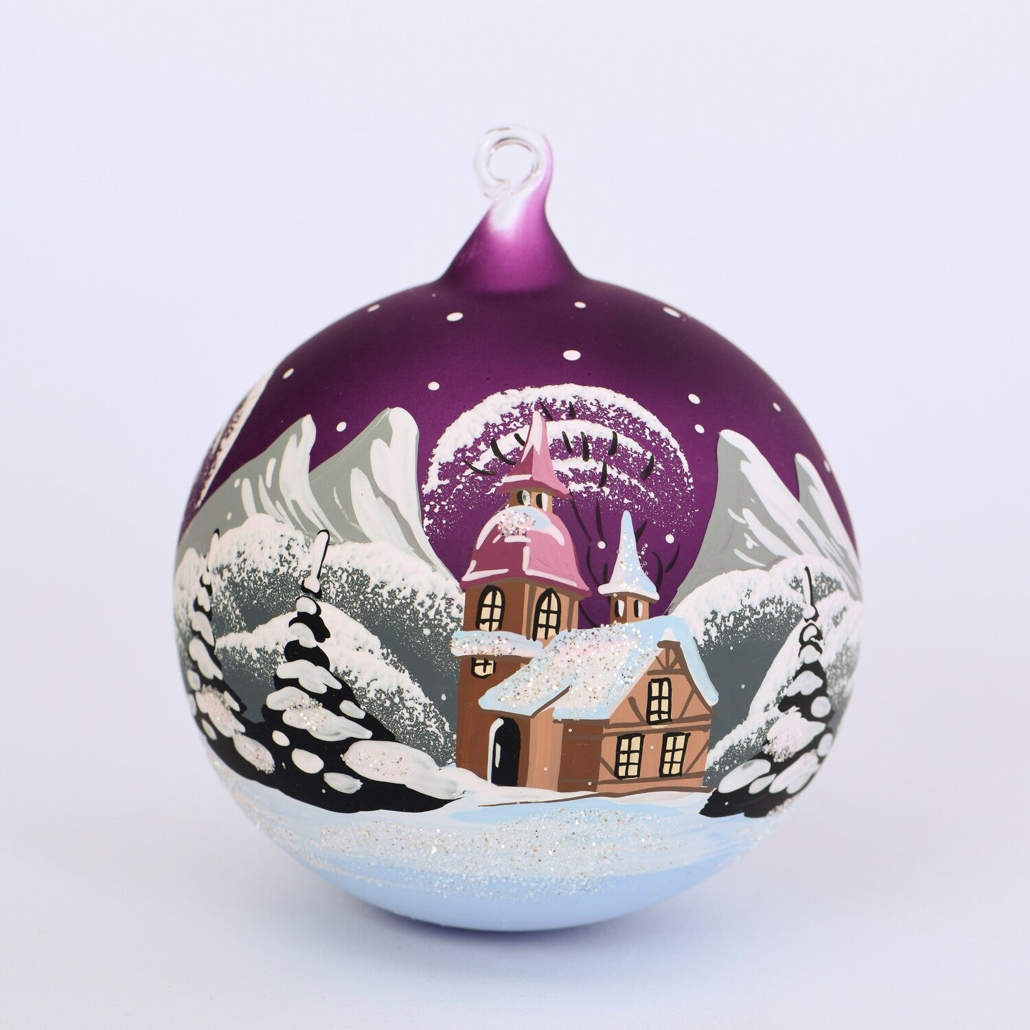 Weihnachtskugel Kirche und Winterlandschaft
