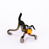 Grauer Hund aus Glas