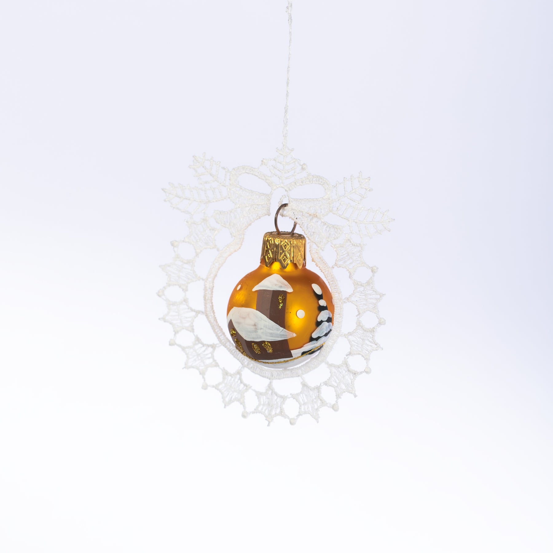 Stoffkranz mit Weihnachtskugel orange