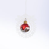 Stoffkranz mit Weihnachtskugel rot