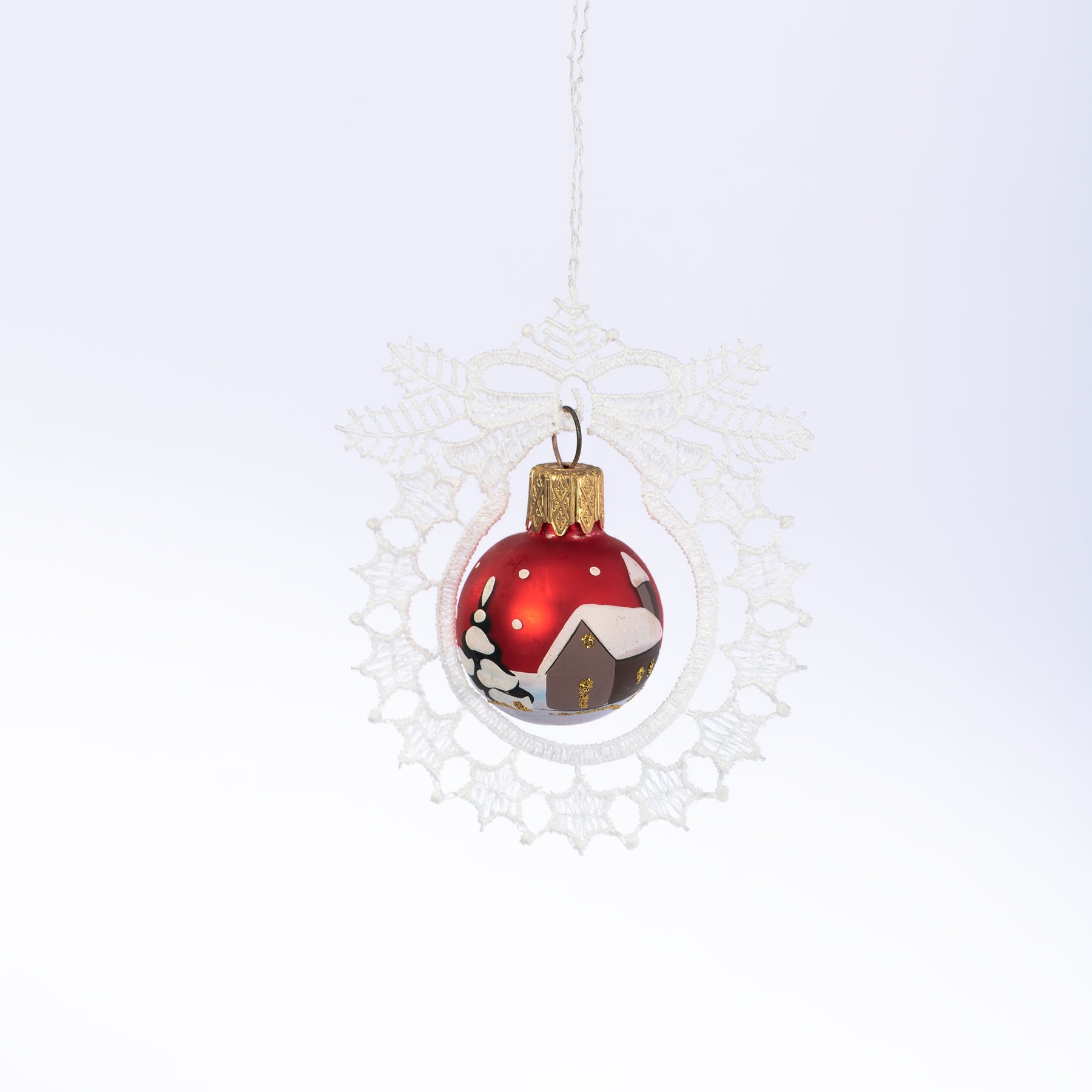 Stoffkranz mit Weihnachtskugel rot