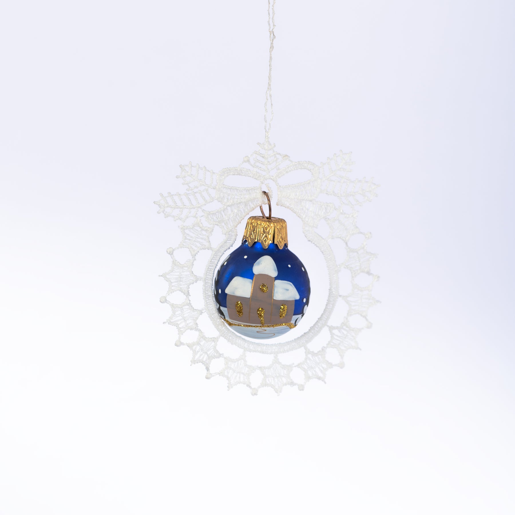 Stoffkranz mit Weihnachtskugel blau