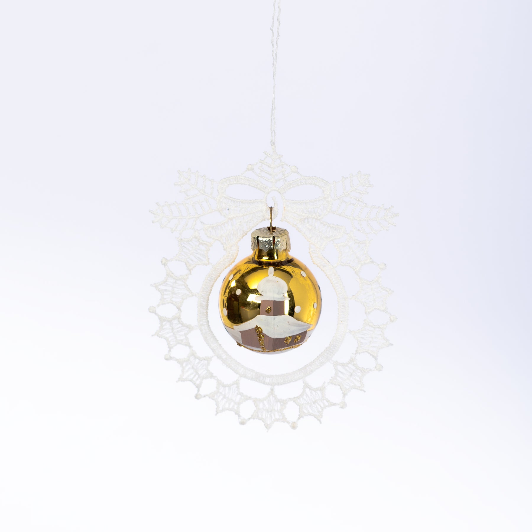 Stoffkranz mit Weihnachtskugel gold