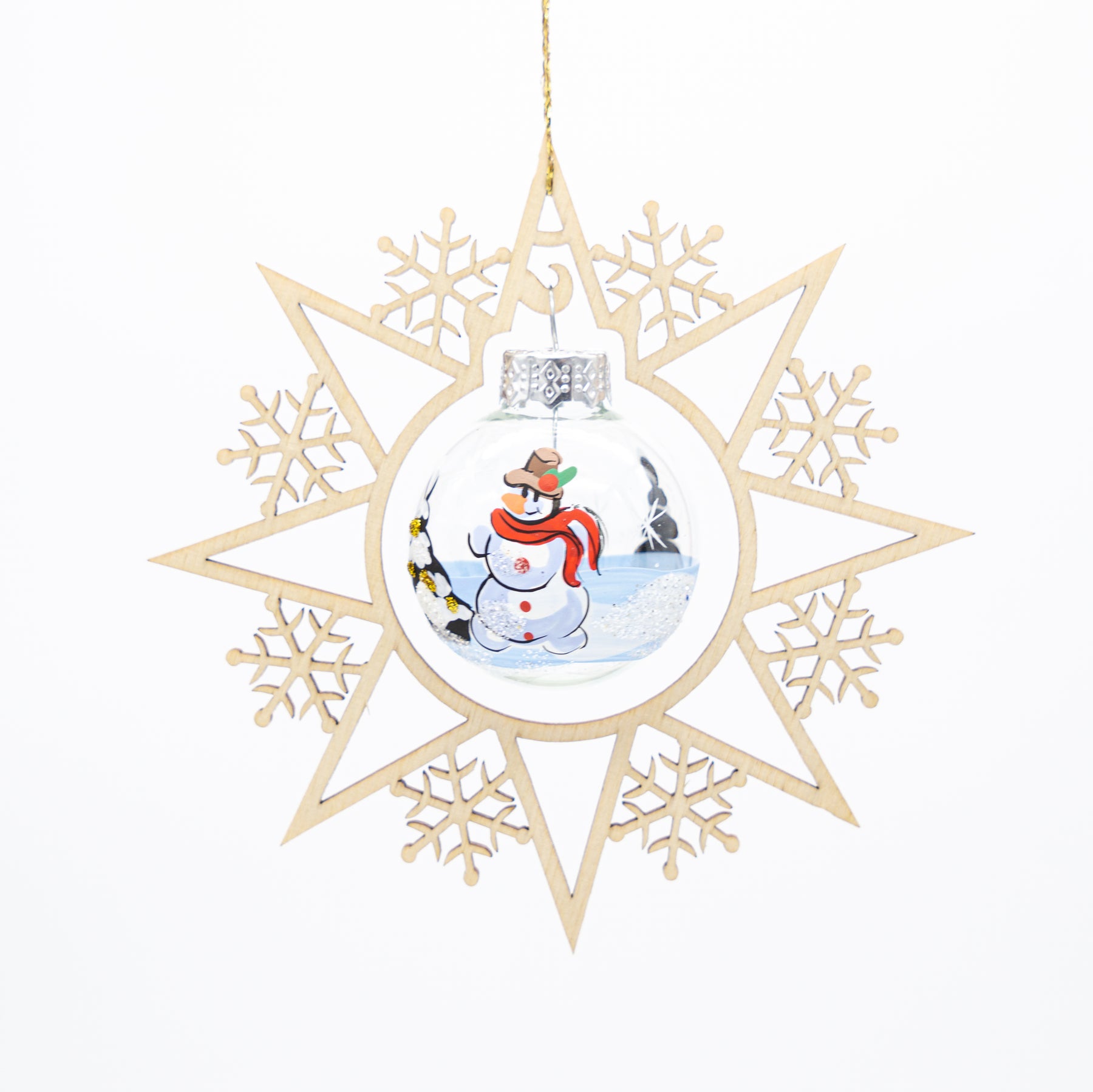Holzstern mit Weihnachtskugel in klar mit Schneemann