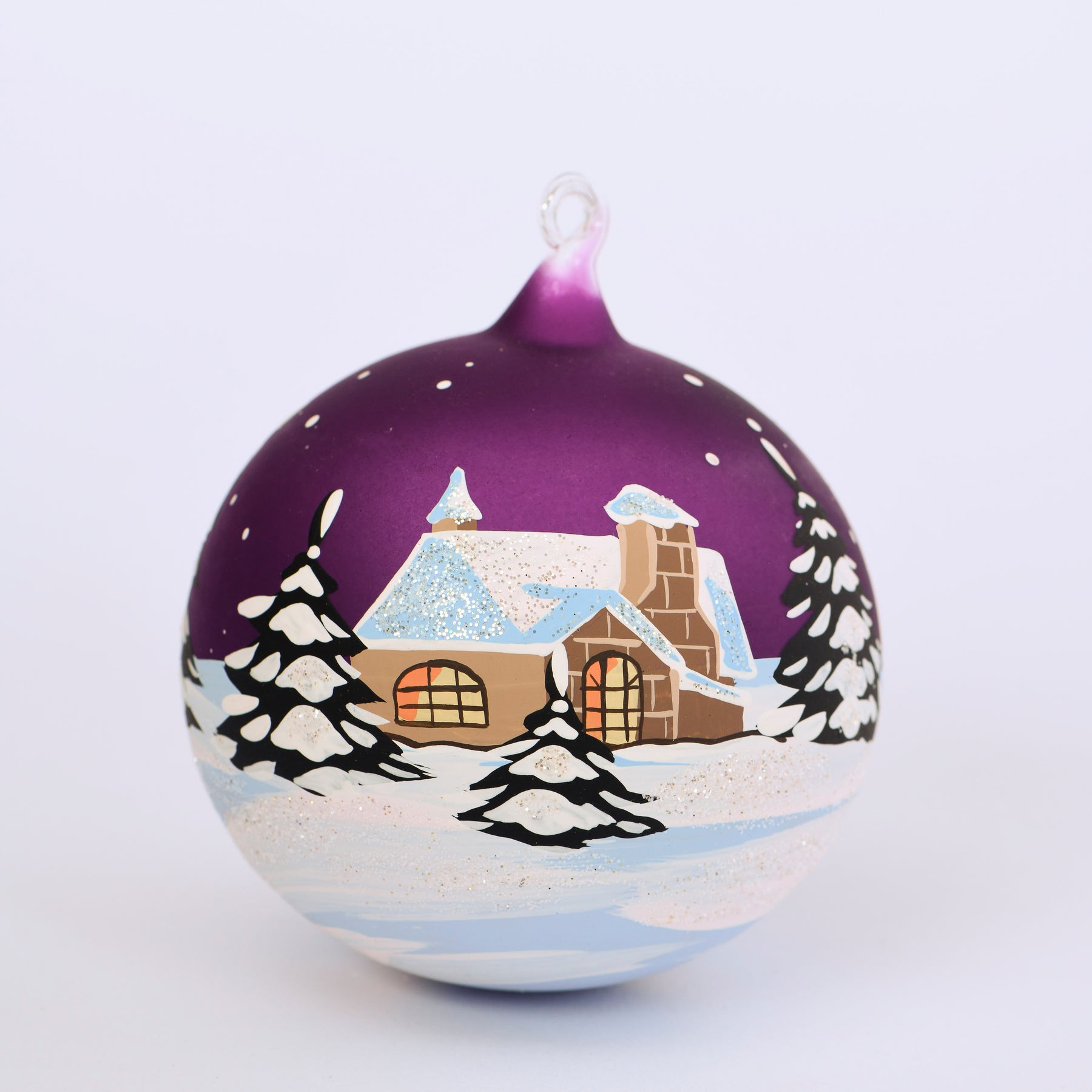 Weihnachtskugel mit zwei verschiedenen Kirchen