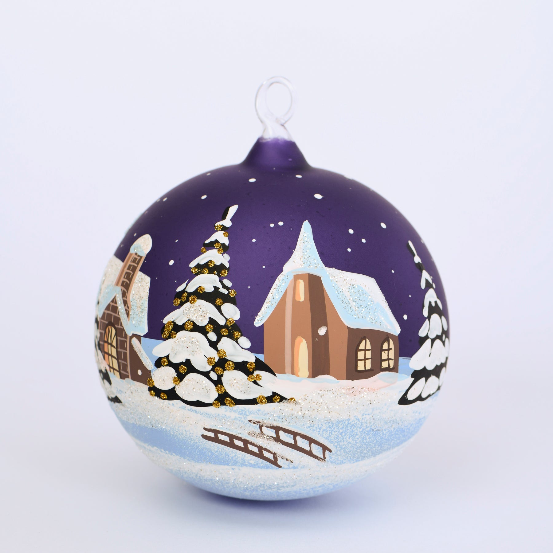 Weihnachtskugel mit zwei verschiedenen Kirchen