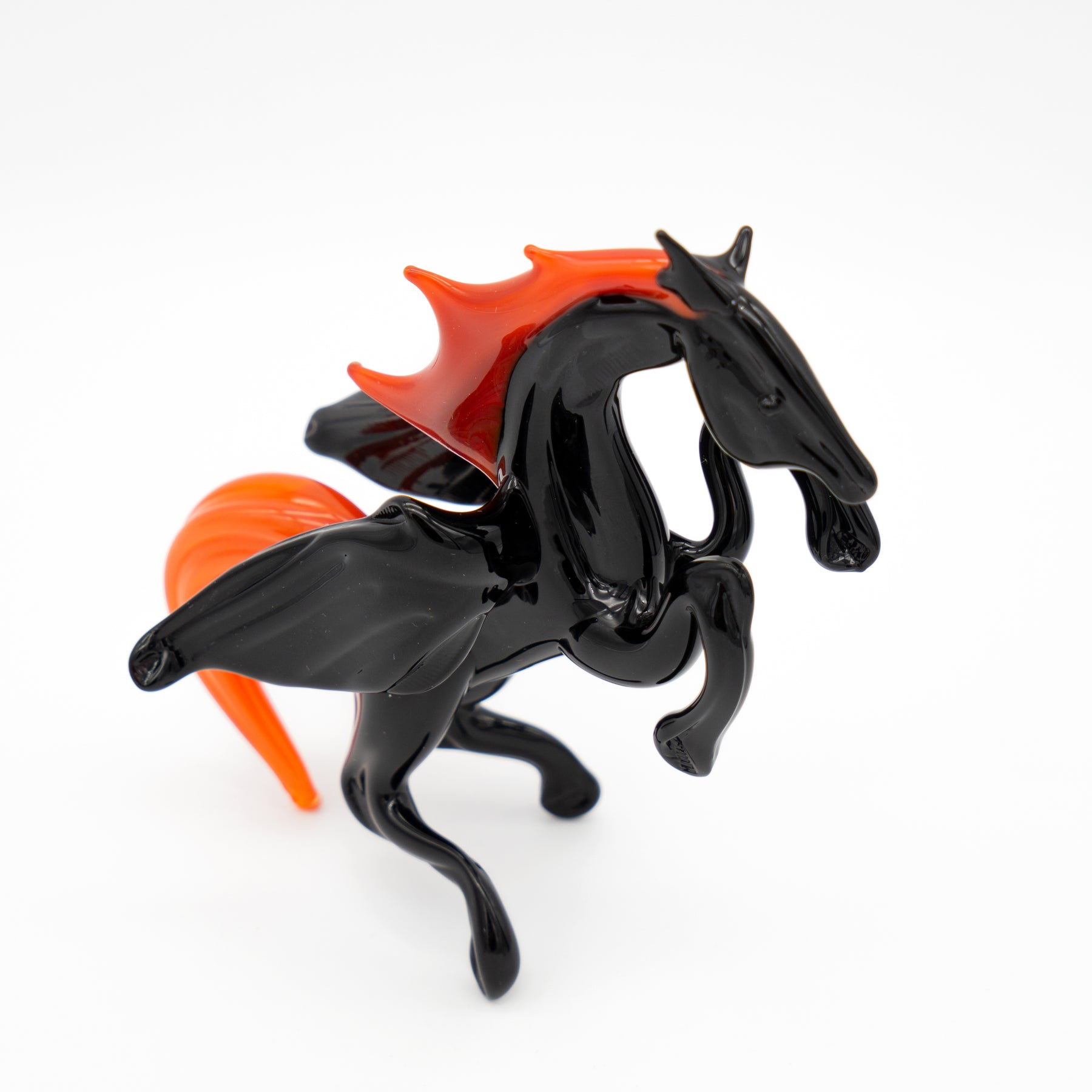 Schwarzer Pegasus aus Glas