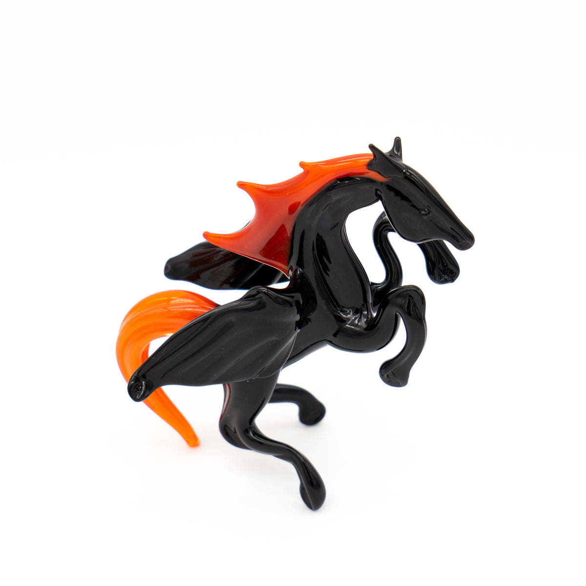 Schwarzer Pegasus aus Glas