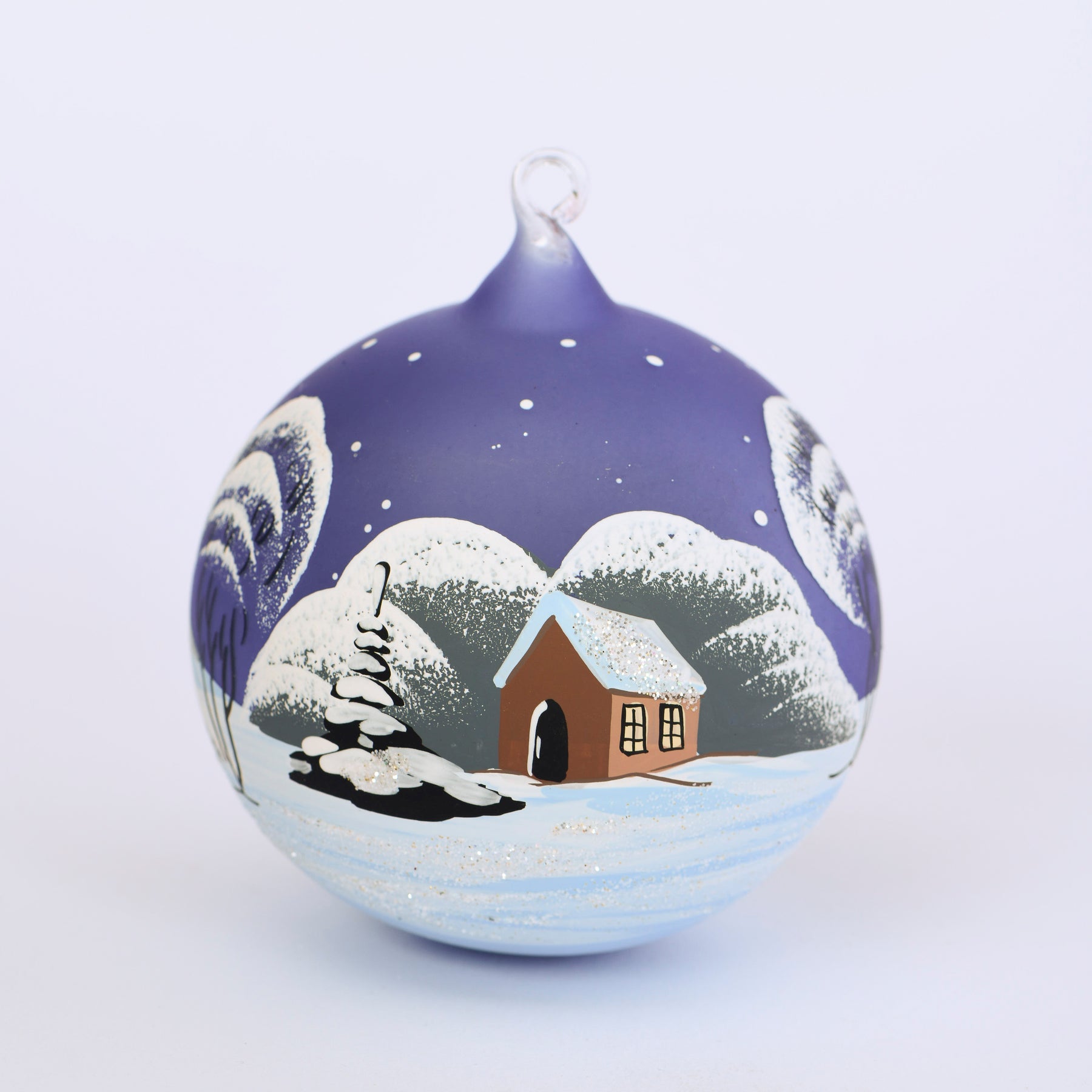 Weihnachtskugel Kirche und Winterlandschaft
