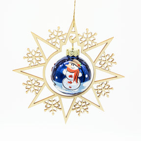 Holzstern mit Weihnachtskugel in blau mit Schneemann