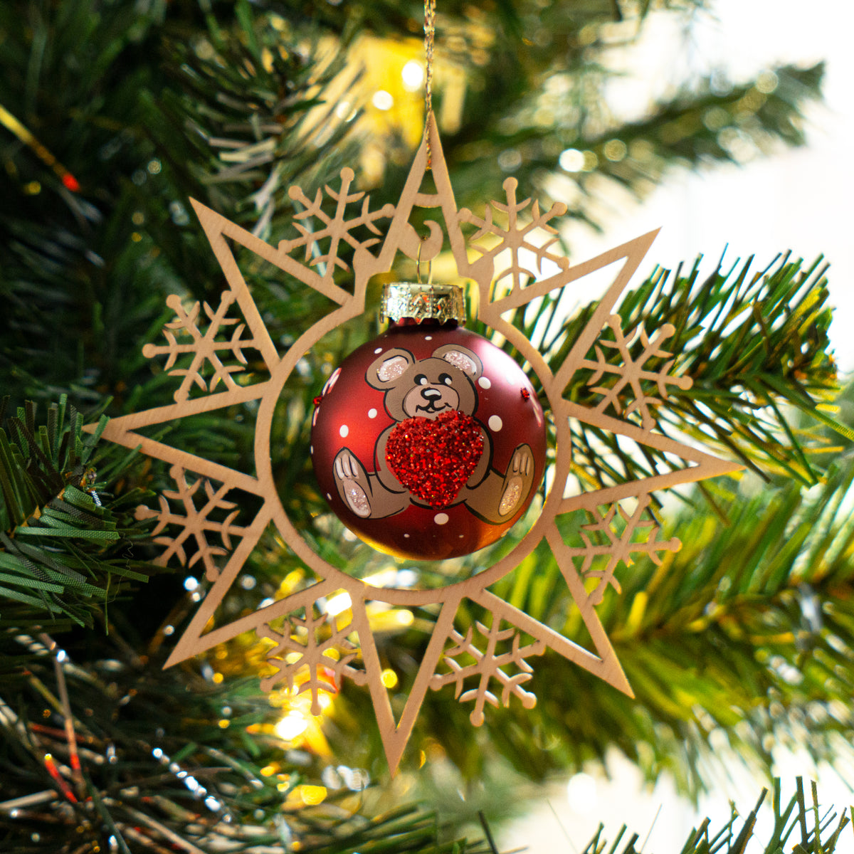 Holzstern Weihnachtskugel mit Teddybär rot