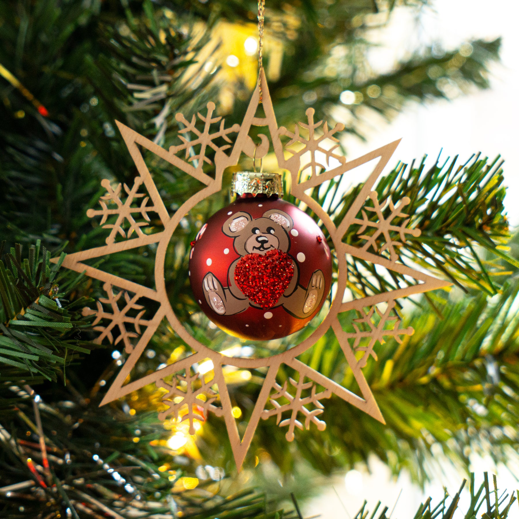 Holzstern Weihnachtskugel mit Teddybär rot